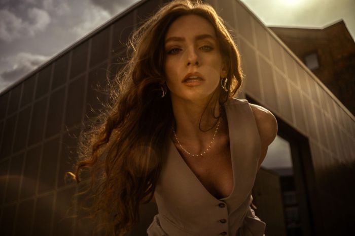 julia building bronze web