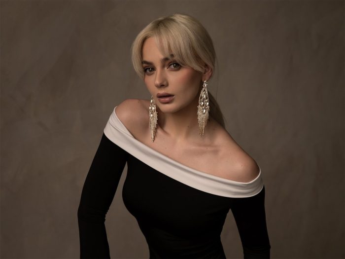 roxana classic portrait